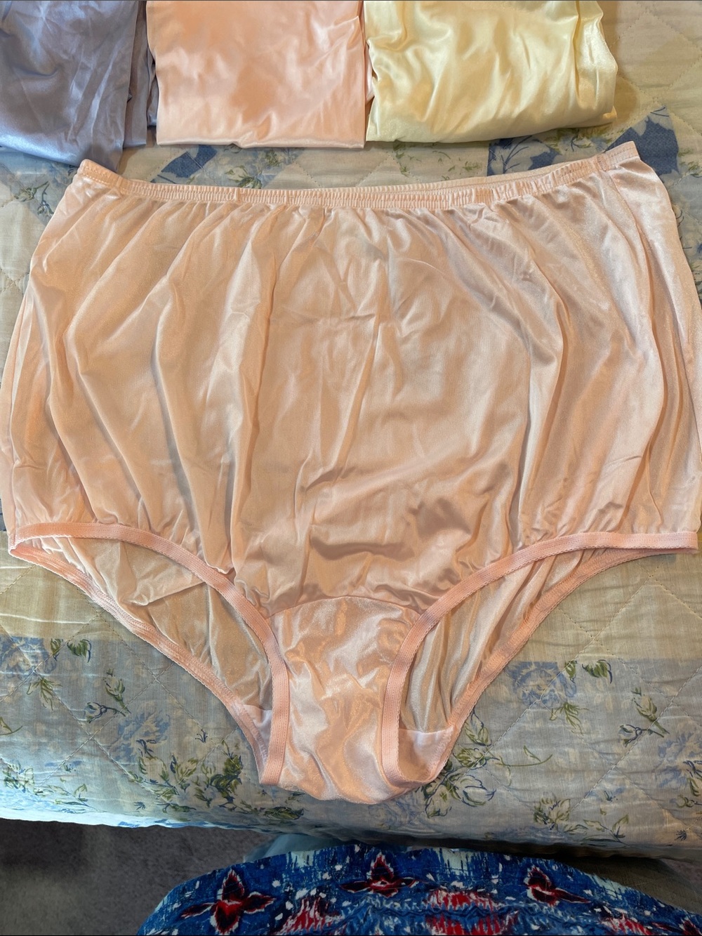 Womens Vanity Fair high waisted briefs, NWOT,size 9/2XL, 6 pairs - Picture 3 of 3